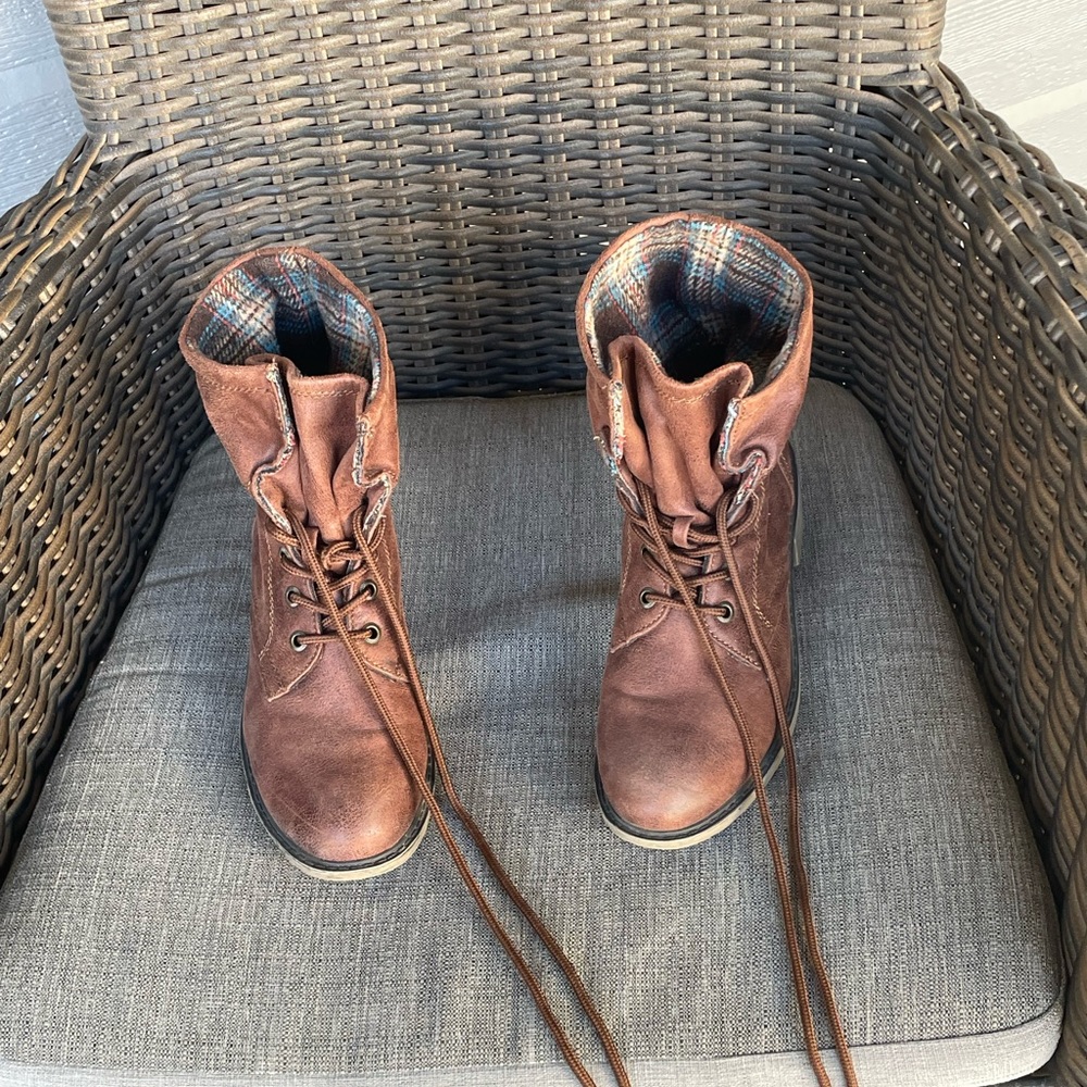 Kohl brown short boots